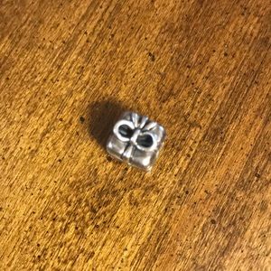 Present pandora charm